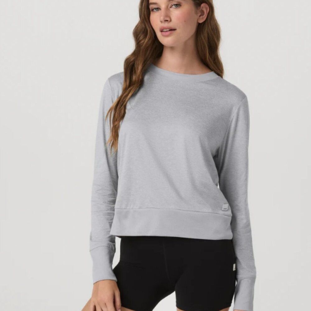 Like New! Vuori Daydream Crew Long Sleeve Shirt in Olive in Size XS